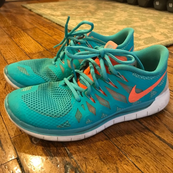 Nike Shoes - Nike Free Runs 5.0